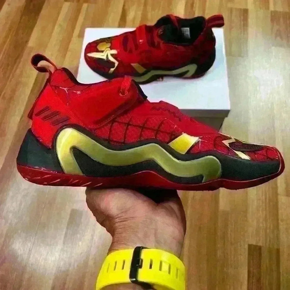 💰HUGE CLEARANCE SALE 💰 Adidas D.O.N. Issue 3 Junior Spider-Man Basketball Shoe - Picture 3 of 8